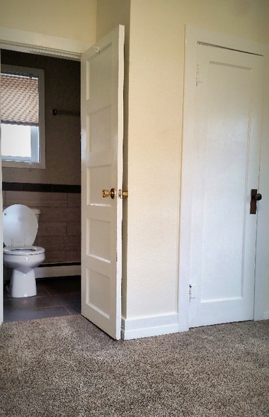 Building Photo - 1314.5 Phoenix Ave