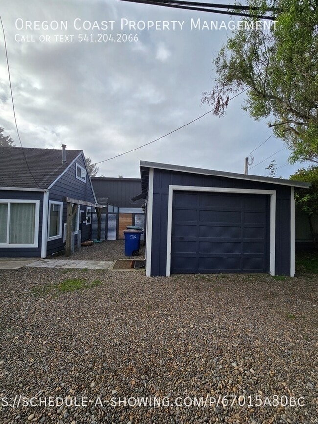 Building Photo - 1870 SE 3rd St