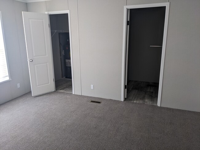 Building Photo - 300 Forrest Ave