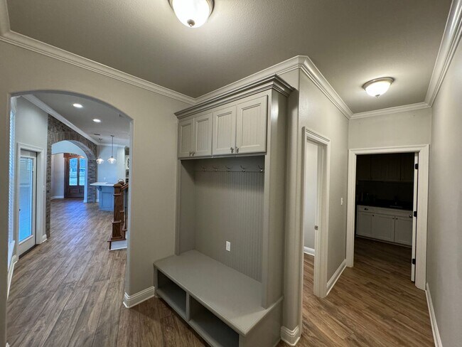 Building Photo - Gated Community close to Barksdale Air Force Base...
