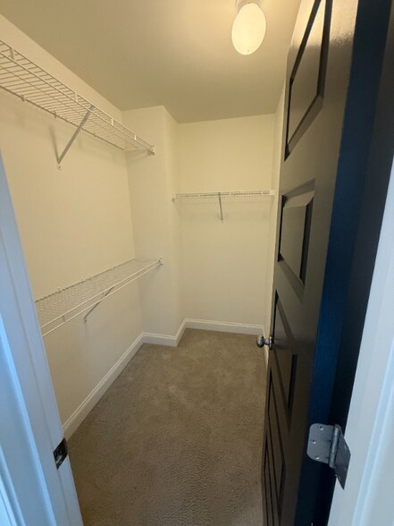 Building Photo - 1365 Memorial Dr SE