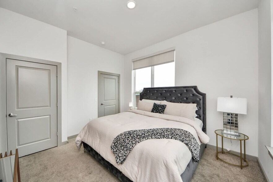 Building Photo - 1111 Shepherd Dr