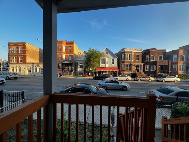 Building Photo - 3610 W Diversey Ave