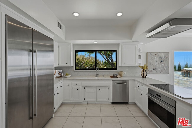 Building Photo - 8416 Skyline Dr