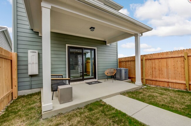 Building Photo - 1728 Artesian Springs Xing