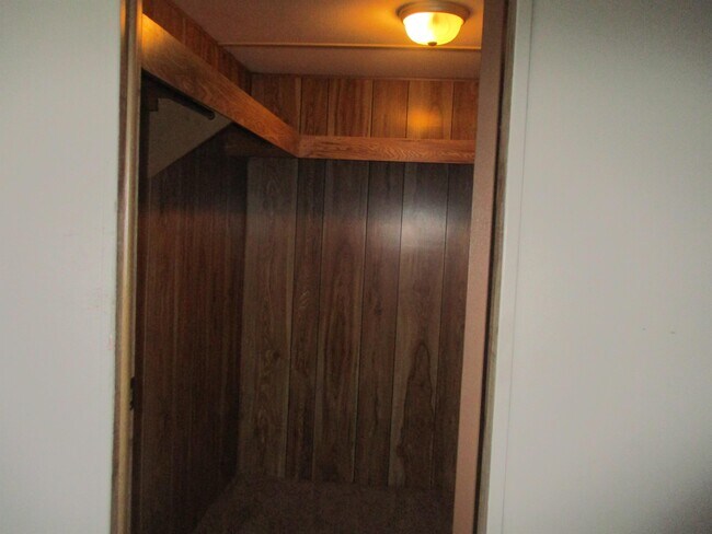 Building Photo - 413 Debby St