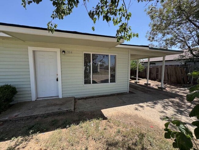 Building Photo - 904 E Stanford St