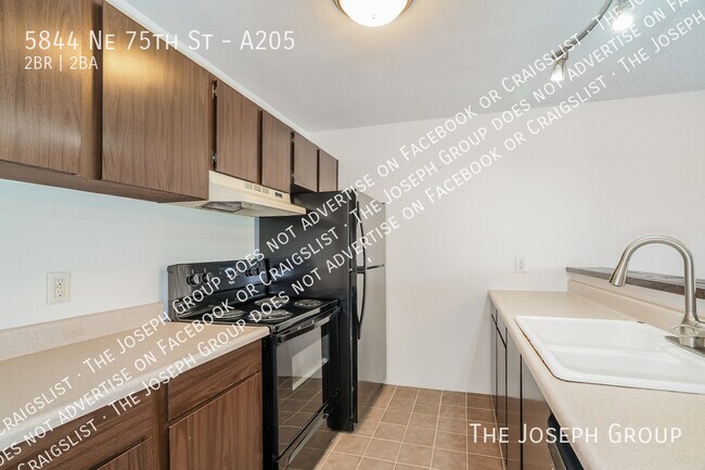 Building Photo - 5844 NE 75th St