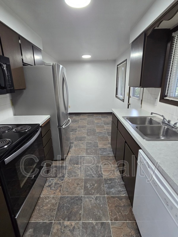 Building Photo - 3324 S Raymond Cir