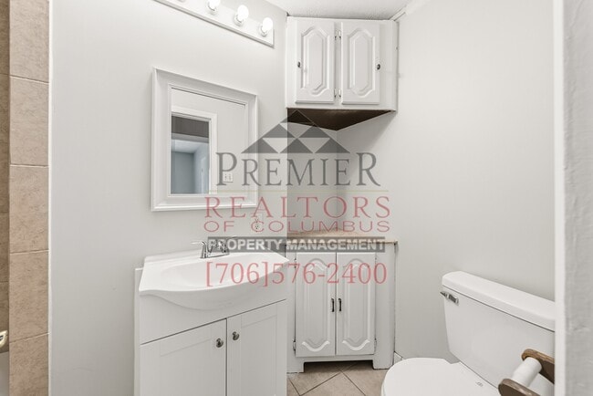 Building Photo - 2220 Gennings Ct