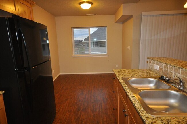 Building Photo - 5700 S Summit Creek Way