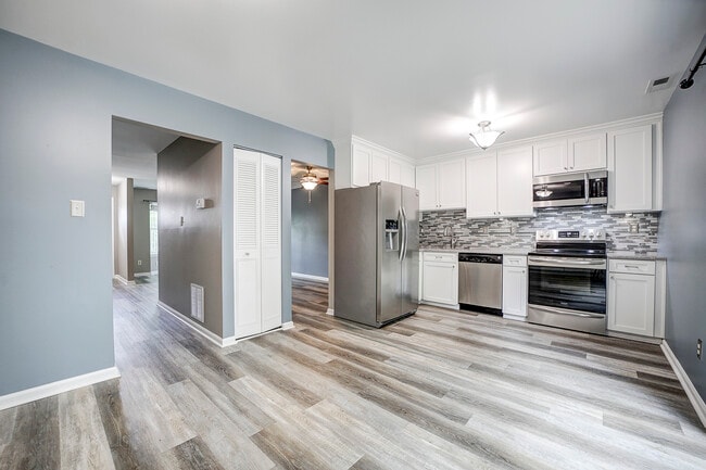 Building Photo - 13711 Flowing Brook Ct