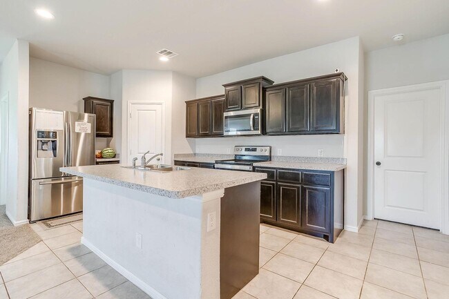 Building Photo - Nice 3 Bed, 2 Bath House in Creekside Esta...