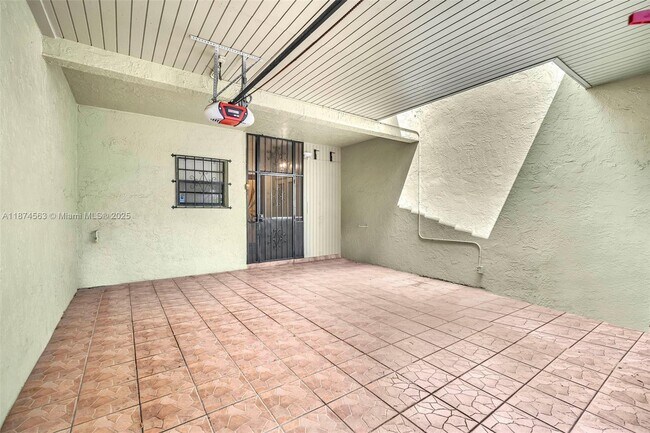 Building Photo - 3825 Estepona Ave