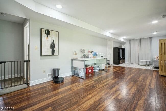 Building Photo - 195 Chaucer Dr