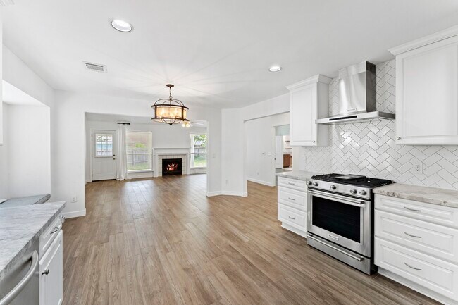 Building Photo - 34 Evening Song Ct