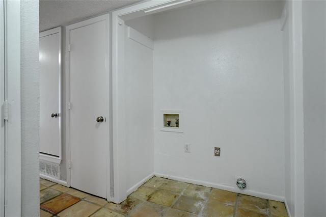 Building Photo - 507 S Las Vegas Trail