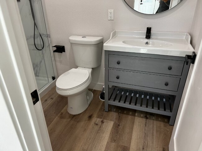 Building Photo - 858 E White Mountain Blvd