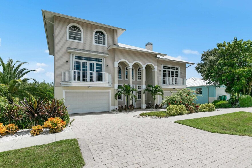 Building Photo - 1927 Sheffield Ave