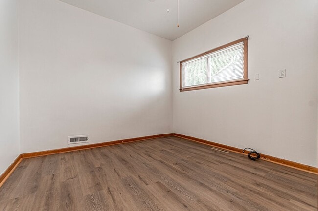 Building Photo - Single Family Home