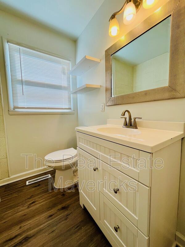 Building Photo - 533 E 52nd St