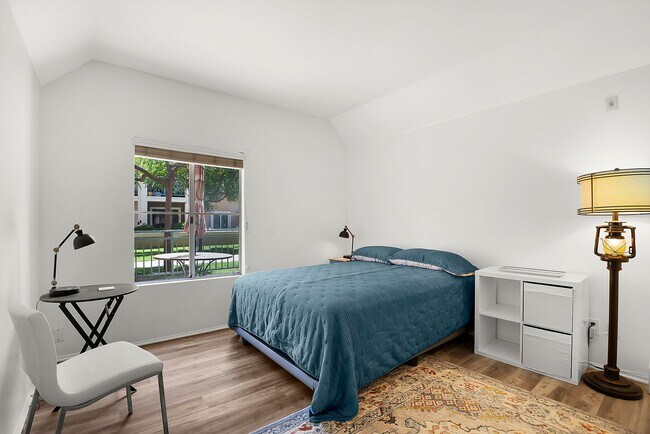 Building Photo - Stylish Furnished 2BR/2BA Condo with Resor...