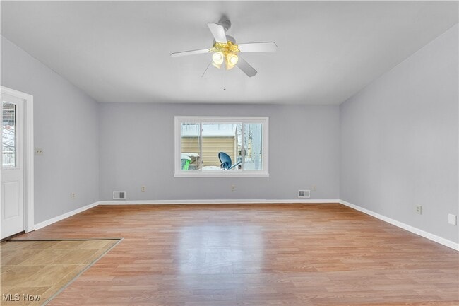 Building Photo - 369 E 232nd St