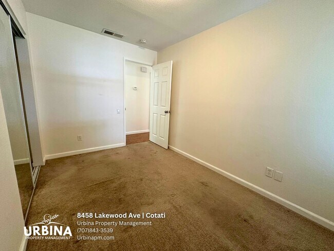 Building Photo - Spacious 4 Bedroom Home in Cotati Near SMART Train - Cosigners Welcome!