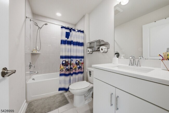 Building Photo - 19 Dahlia Dr