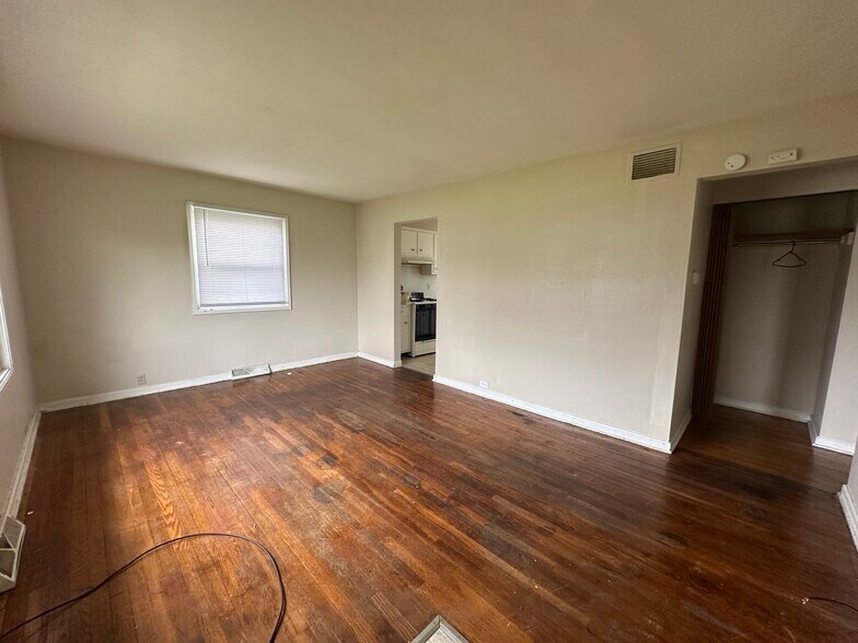 Building Photo - 930 Greenview Ave