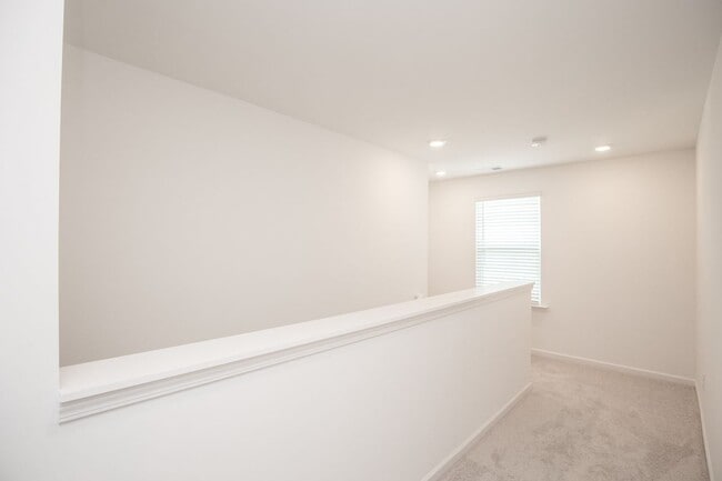 Building Photo - 101 Goshawk St