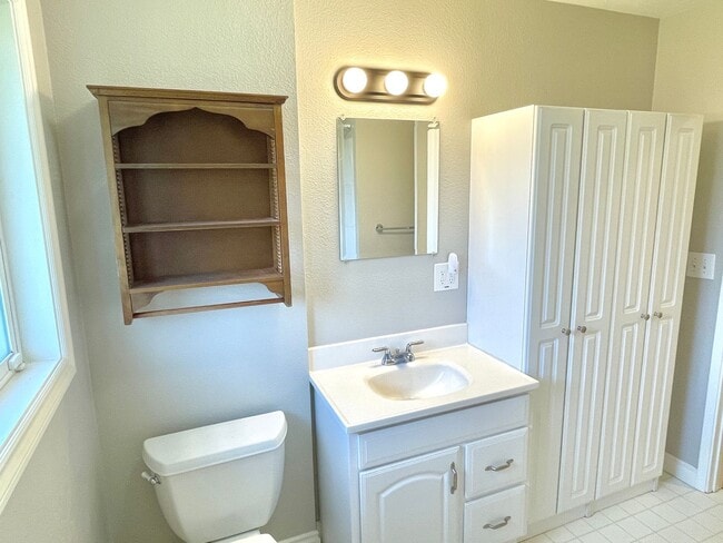 Building Photo - Brentwood-Darlington, 3 bed, 1 bath ranch with large, fenced yard