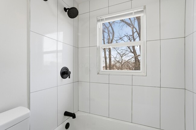 Building Photo - 1654 Ashland Ave