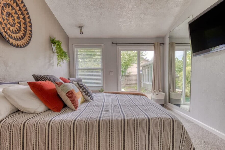 Building Photo - 353 Brightwood Ct
