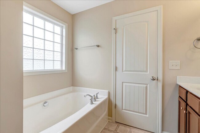 Building Photo - Updated Home with Fenced Yard in Massey Preserve