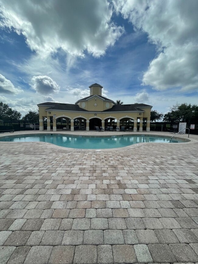 Building Photo - 5 bed / 2.5 bath Lake Nona Townhome!
