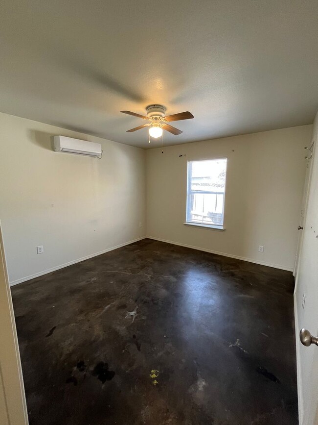 Building Photo - 11700 La Estrada Dr