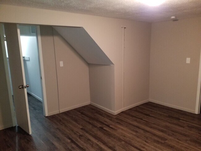 Building Photo - AVAILABLE NOW! Liberty Home 3 Bed 2 Bath 2...
