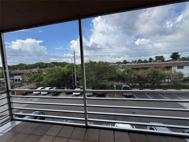 Building Photo - 4848 NW 24th Ct