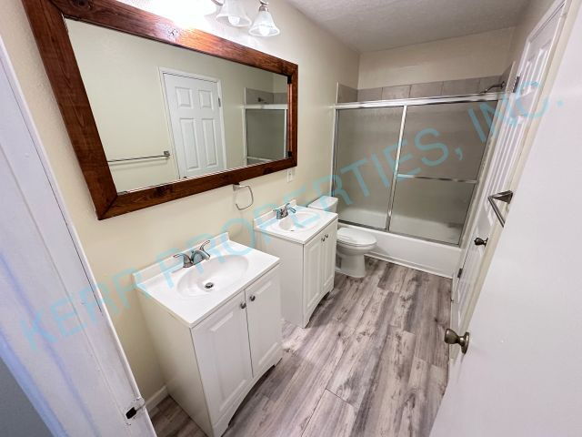 Building Photo - Charming 2-Bed Gem in Gresham – Spacious Comfort with 1.5 Baths & 1029 Sq. Ft.!