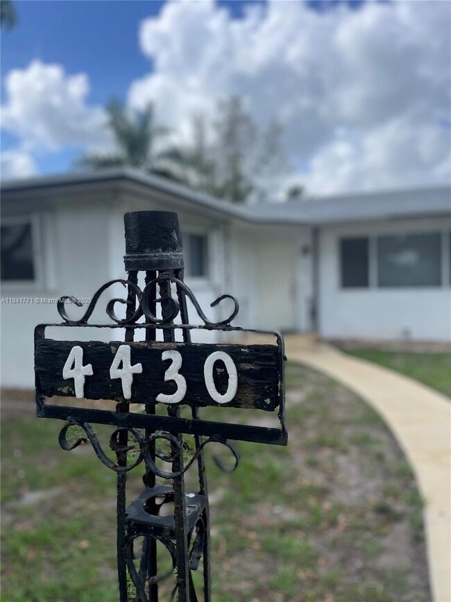 Building Photo - 4430 W Broward Blvd