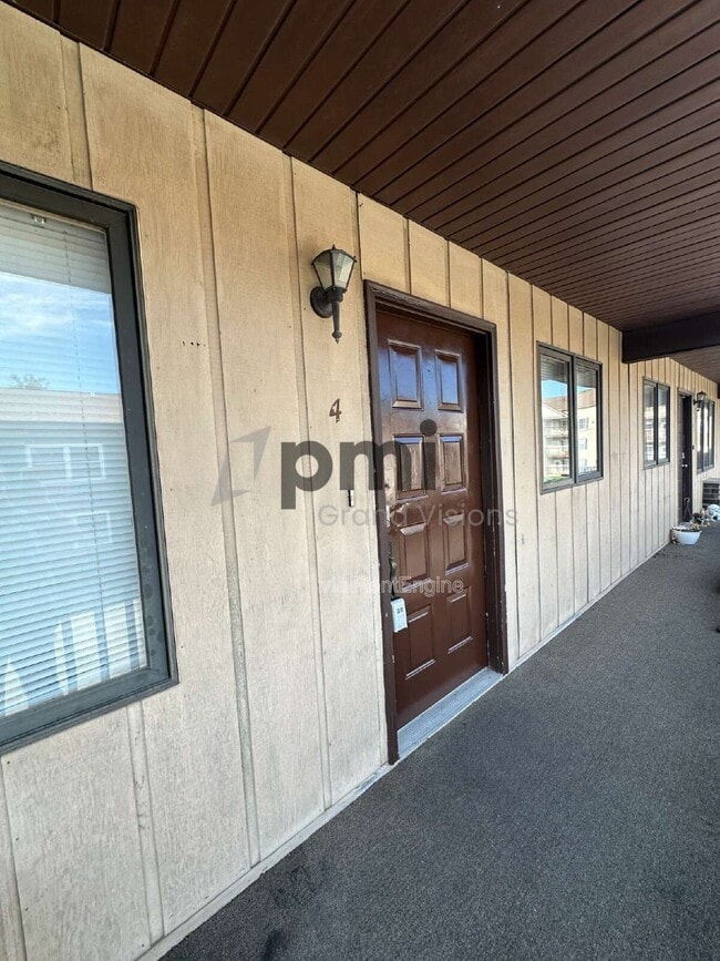Building Photo - 955 4th St
