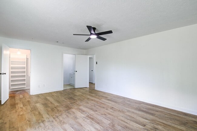 Building Photo - 402 Tresvant Dr