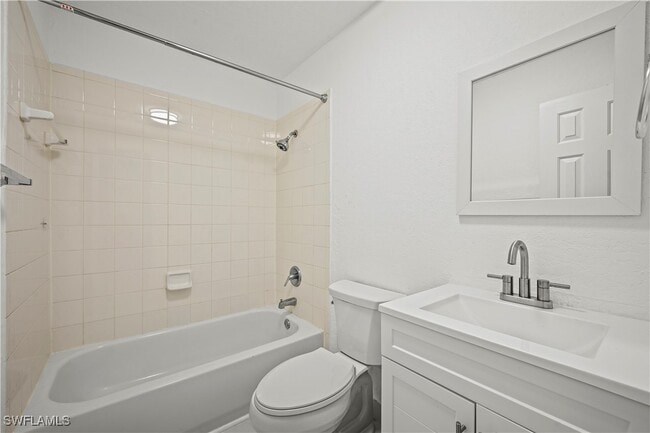 Building Photo - 4607 Bayshore Dr