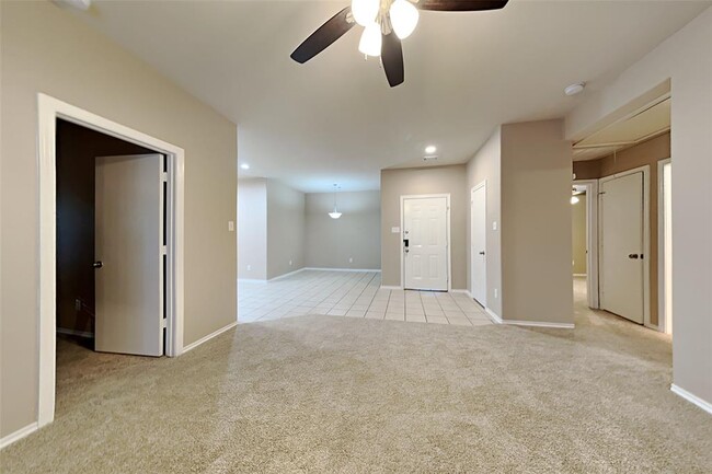 Building Photo - 804 Lovebug Ln