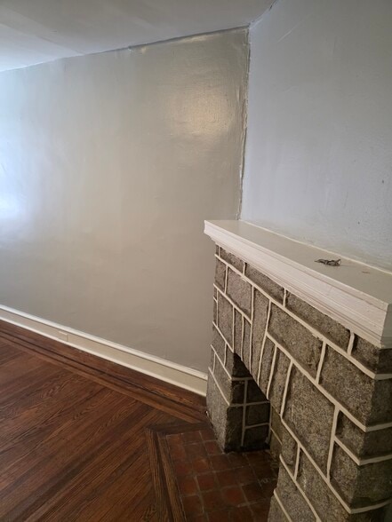 Building Photo - 404 N Daggett St