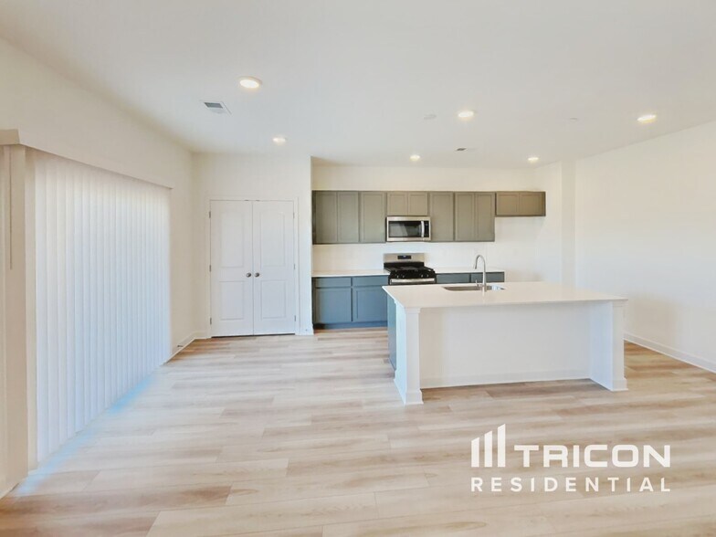 Building Photo - 281 Subban Ct