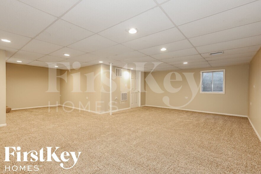 Building Photo - 298 N Crooked Lake Ln