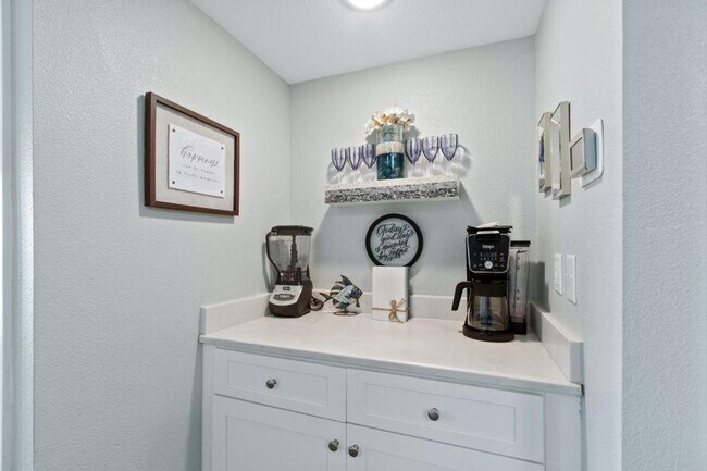 Building Photo - 400 Plantation Rd