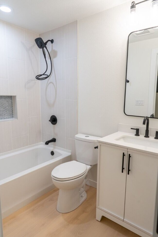 Building Photo - 4015 SW Thistle St